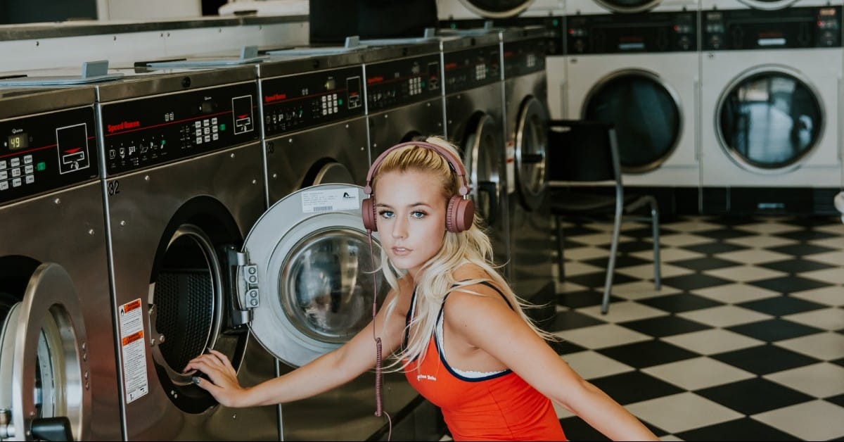 Cleaning a washing machine to remove odors | Helping-Hands-Cleaning-Services in Elk Grove Village IL