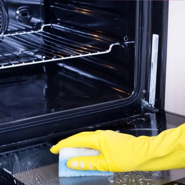 Reclaim Your Evenings – Let a Pro Team Handle the Mess Late-Night Cleaning Sprints